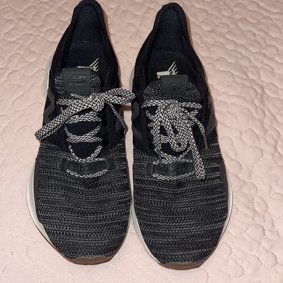 Black New Balance Tennis Shoes Size 6 - Picture 2 of 4